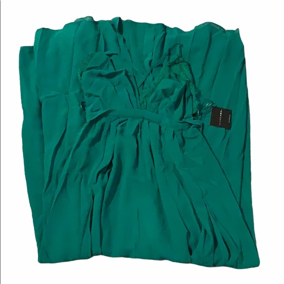 JLUXLABEL Dresses & Skirts - NWT JLUXLABEL Kelly Green Chiffon + Lace Maxi Dres